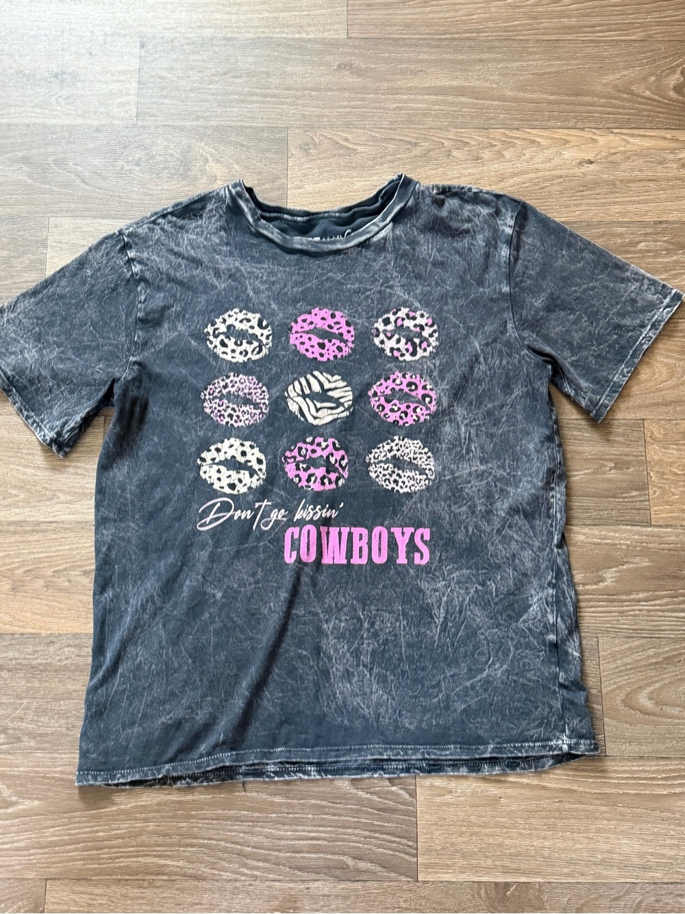 HRT & LUV Western Graphic T-Shirt Small